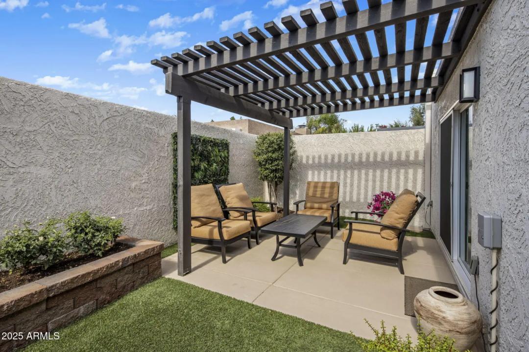Real Estate Picture 23