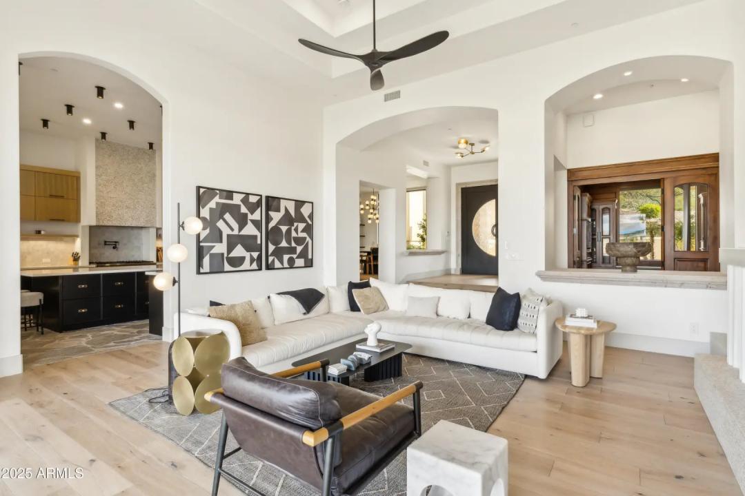 Real Estate Picture 9