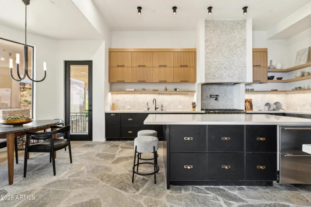 Real Estate Picture 14