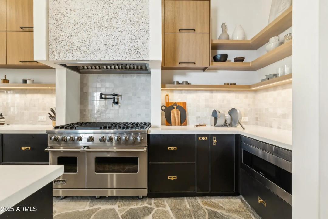 Real Estate Picture 13