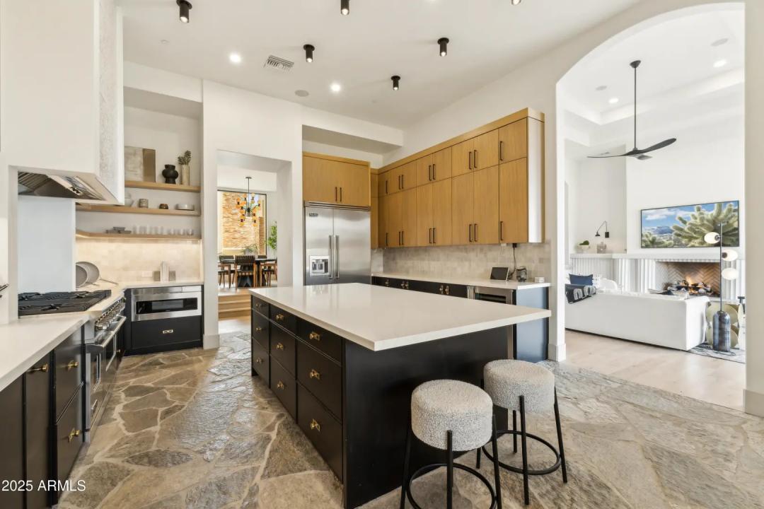 Real Estate Picture 12