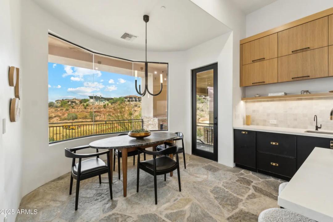 Real Estate Picture 15