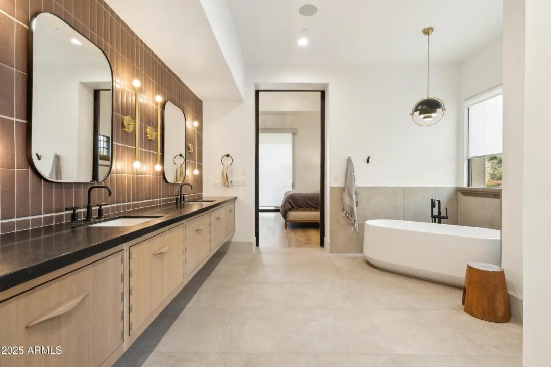 Real Estate Picture 18