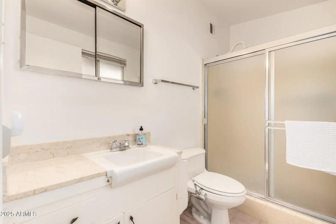 Real Estate Picture 12