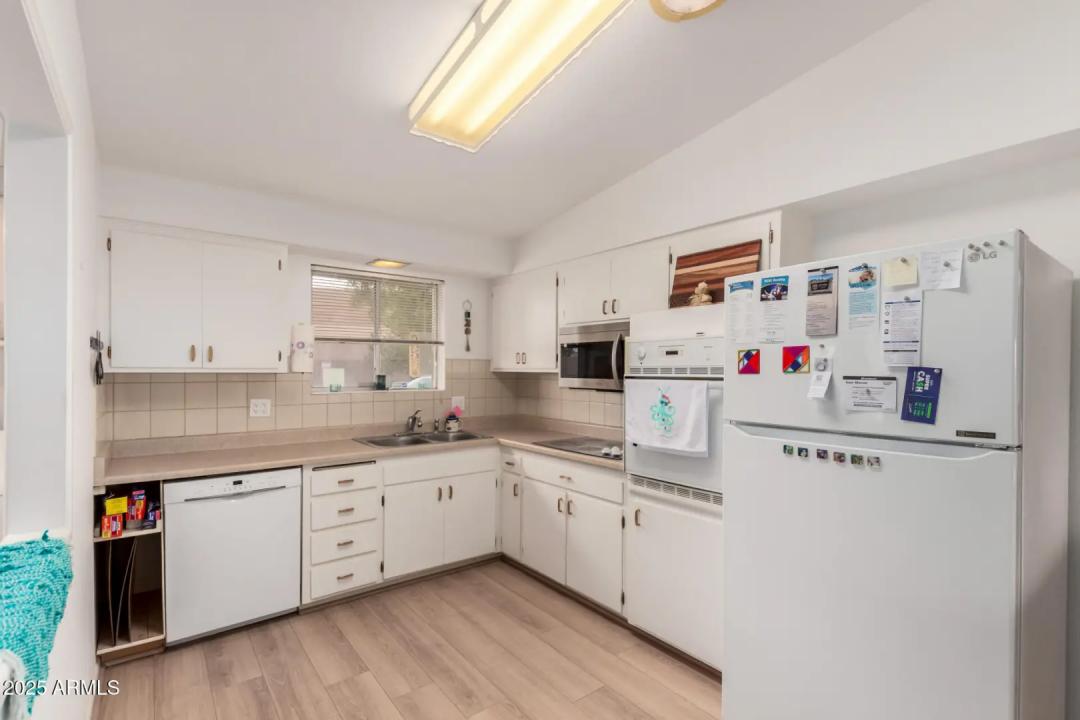 Real Estate Picture 8