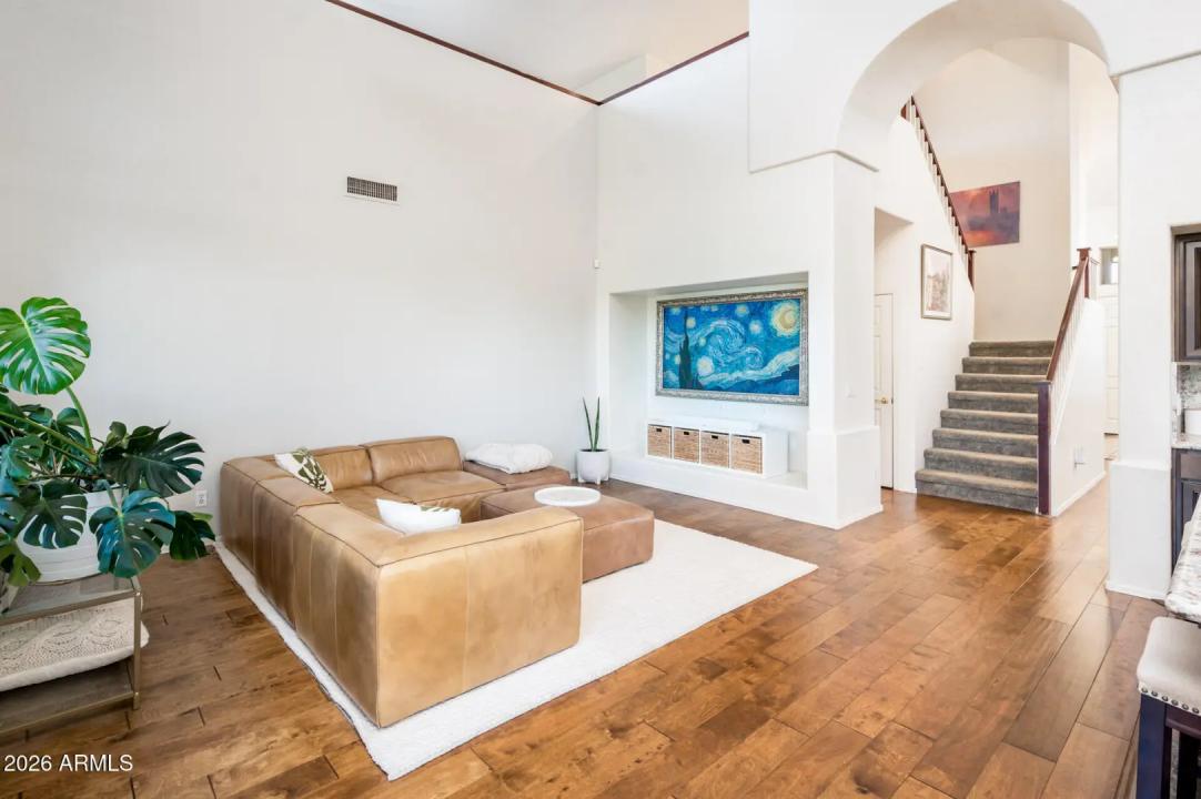 Real Estate Picture 11