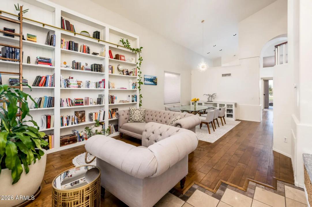 Real Estate Picture 4