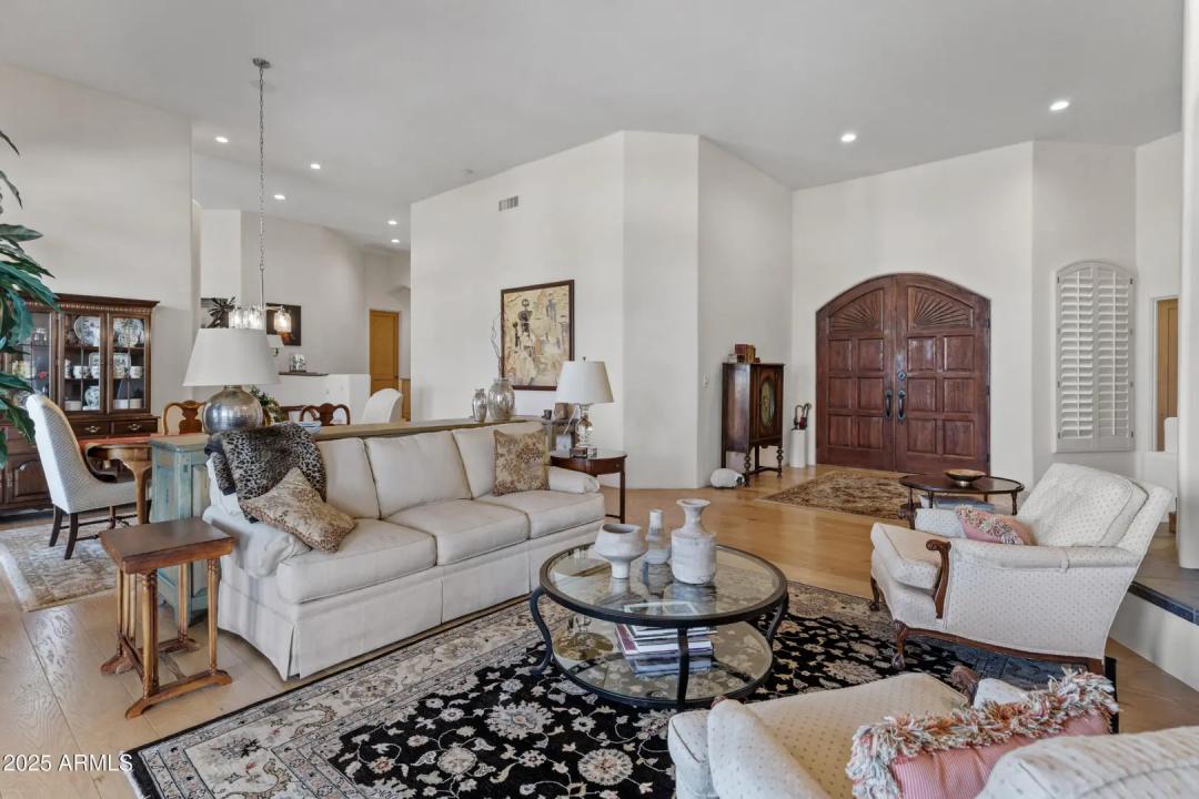 Real Estate Picture 18