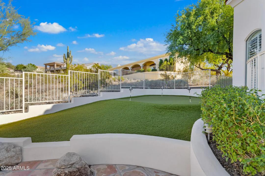 Real Estate Picture 8
