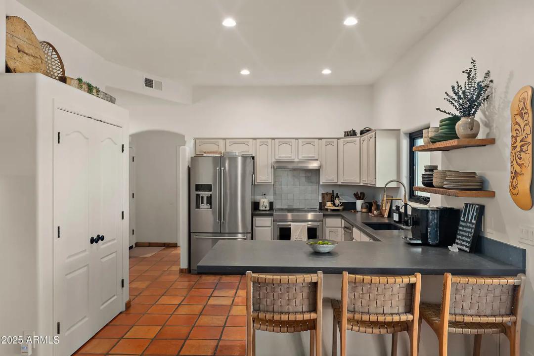 Real Estate Picture 10