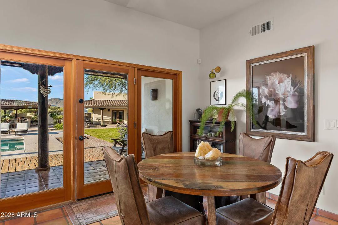 Real Estate Picture 11