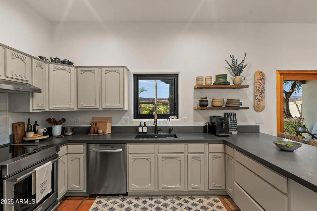 Real Estate Picture 9