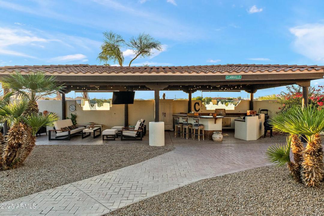 Real Estate Picture 22