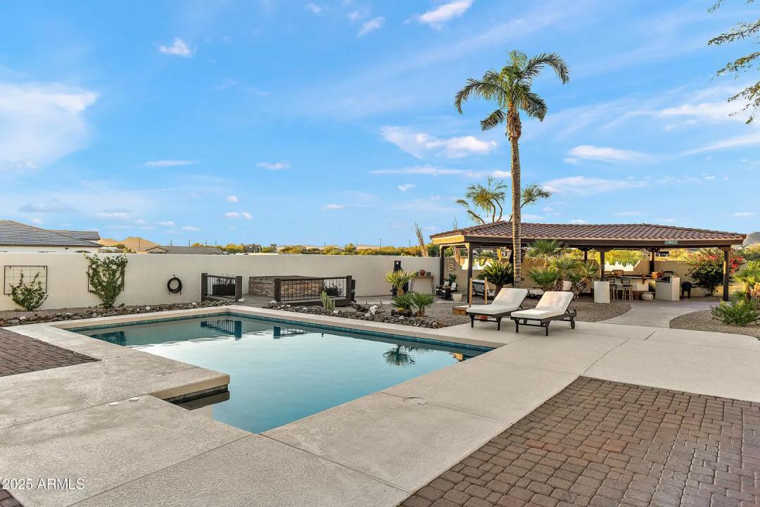 Real Estate Picture 24