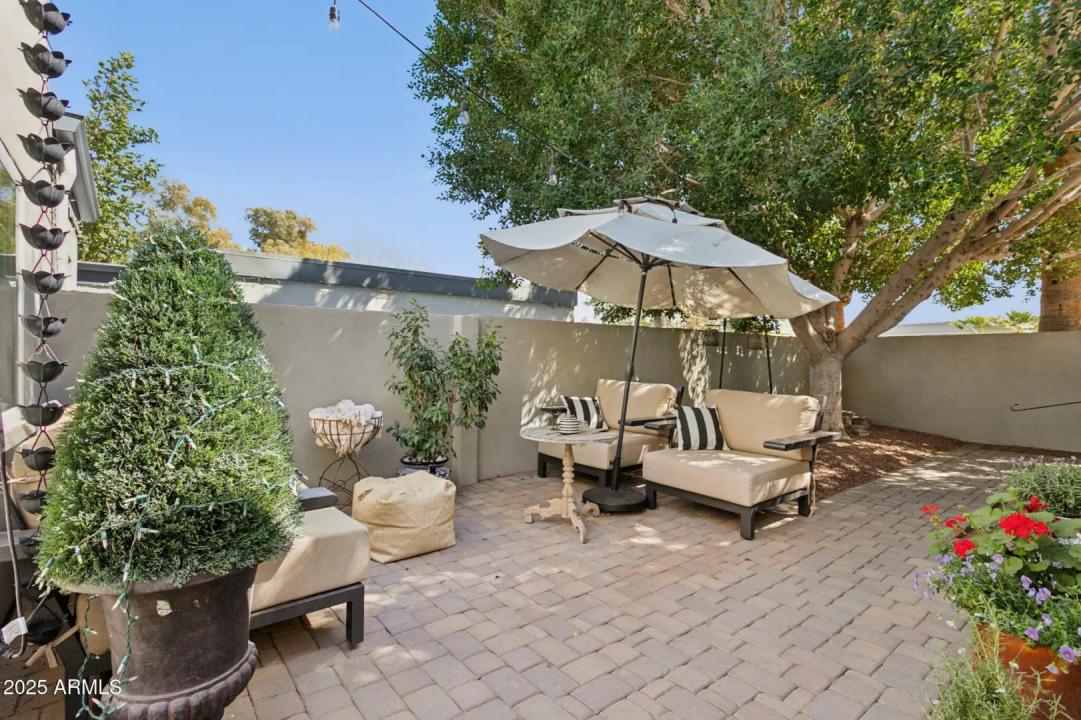 Real Estate Picture 7