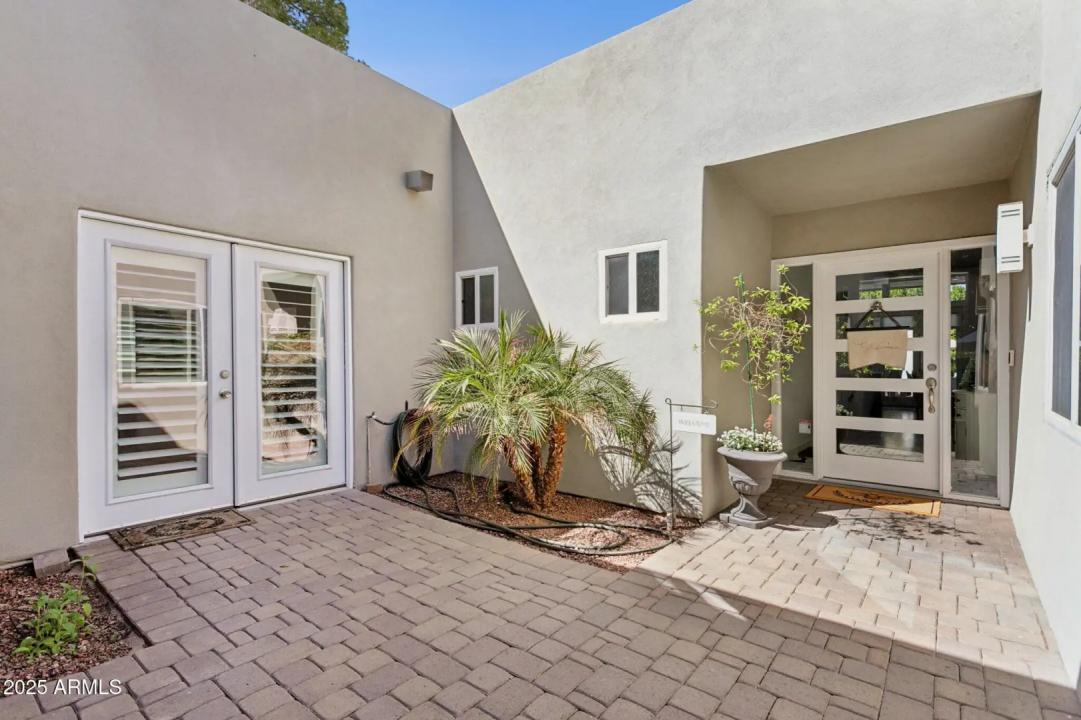 Real Estate Picture 8