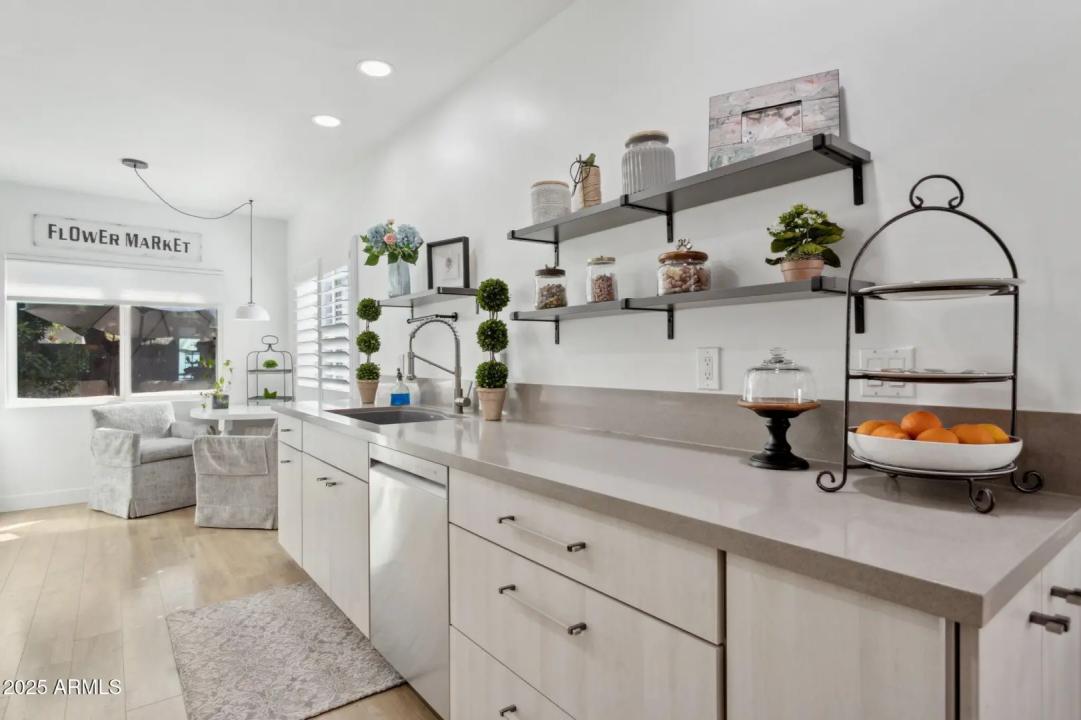 Real Estate Picture 16