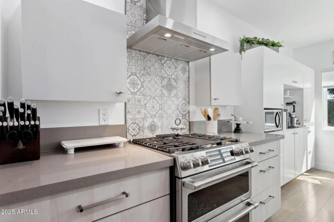Real Estate Picture 15