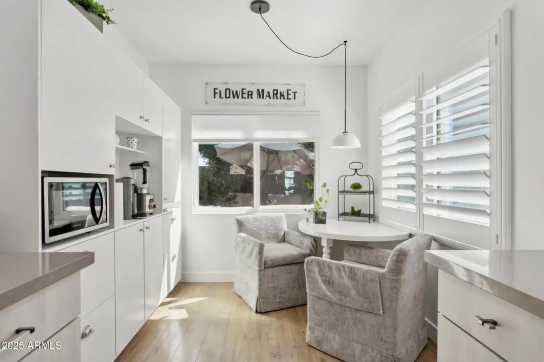 Real Estate Picture 4