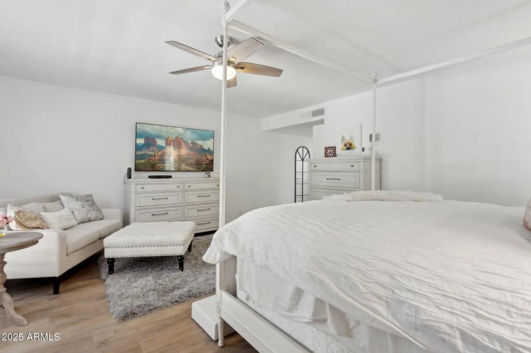 Real Estate Picture 22