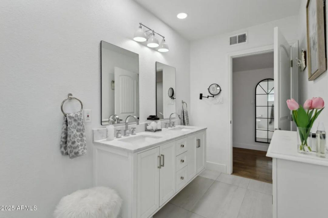 Real Estate Picture 24