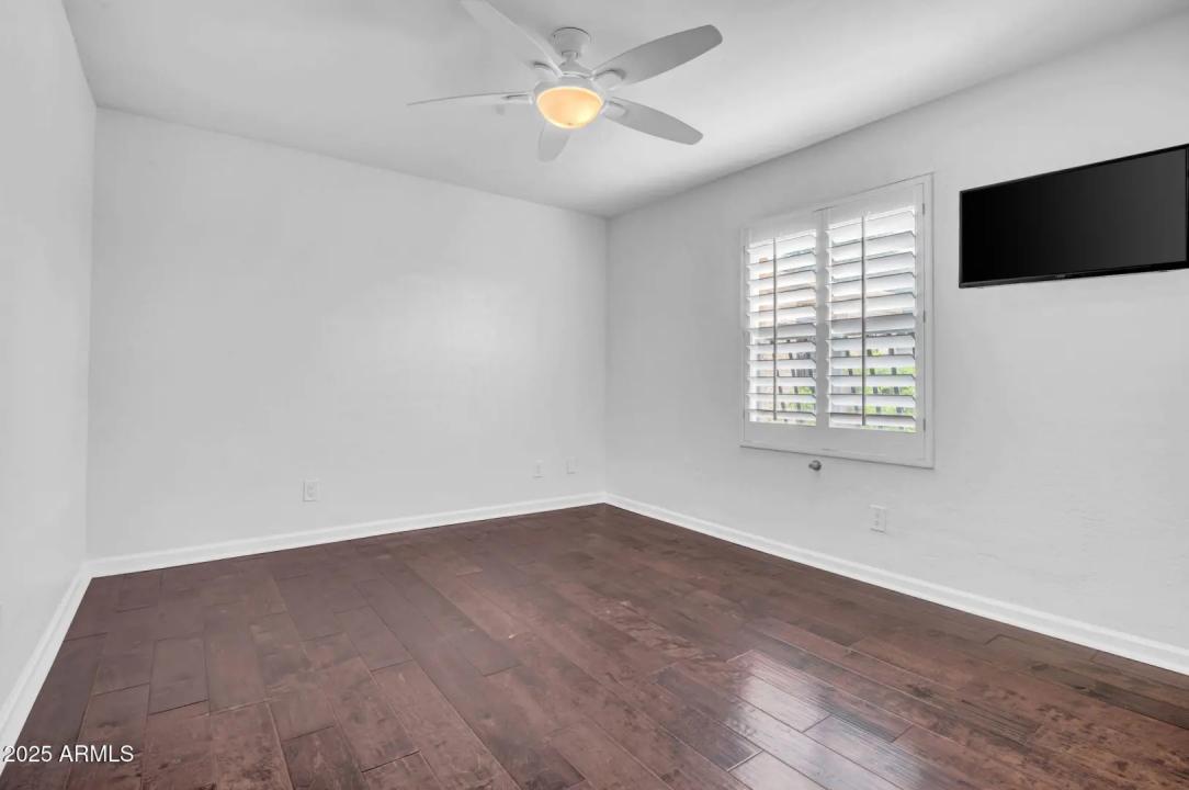 Real Estate Picture 25