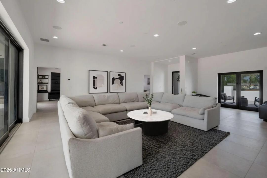 Real Estate Picture 6