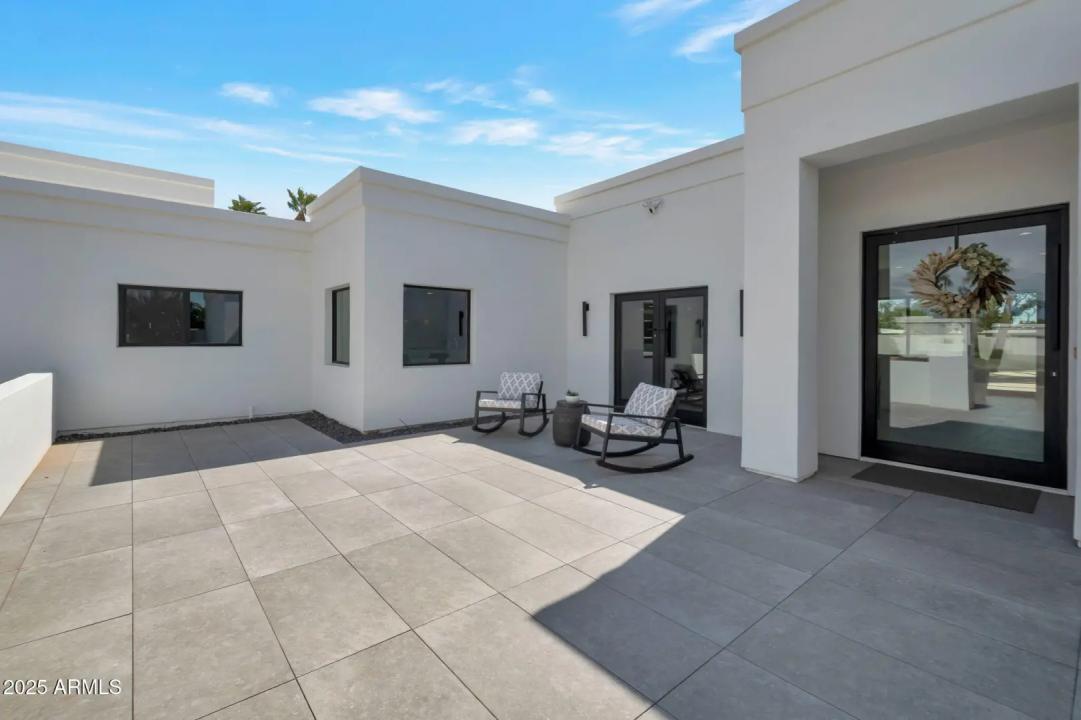 Real Estate Picture 4