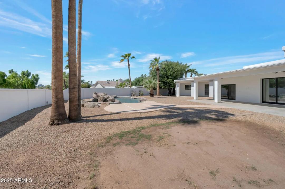 Real Estate Picture 32