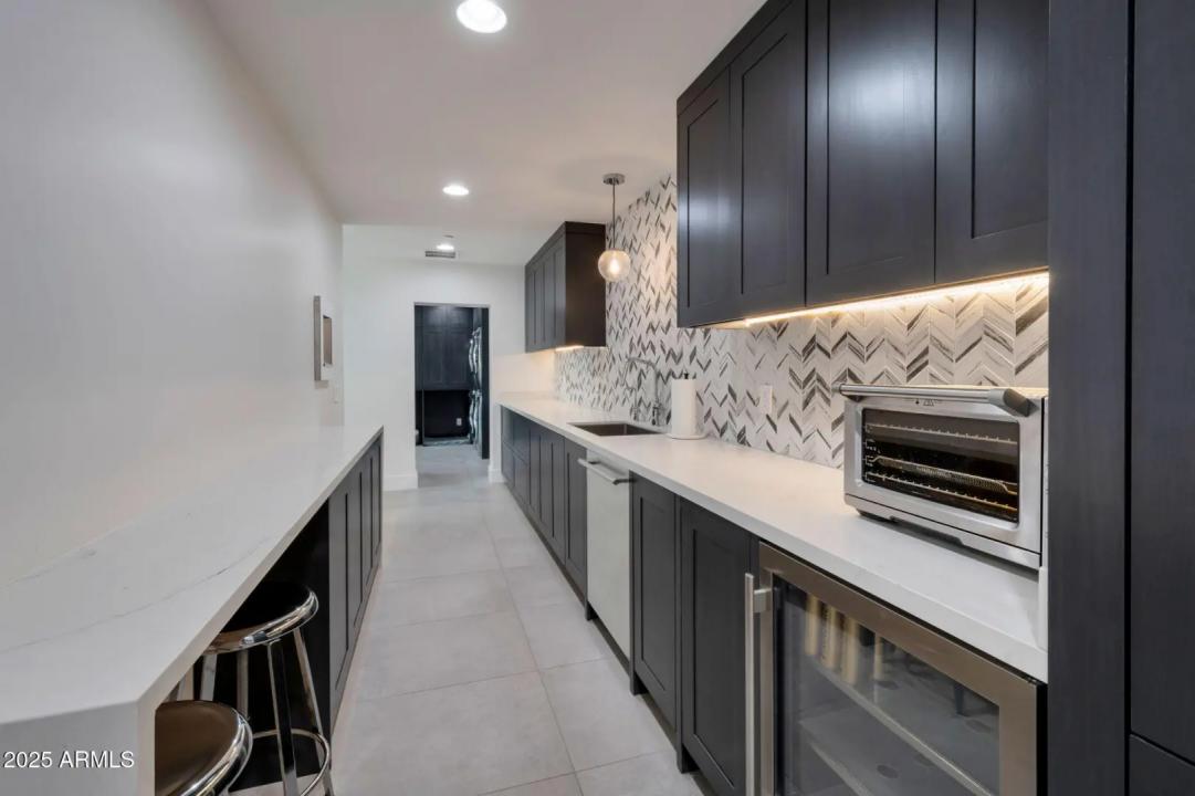 Real Estate Picture 12