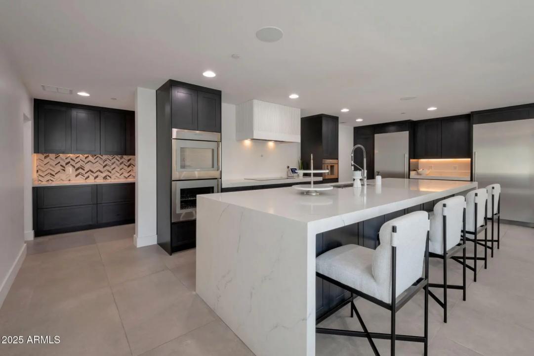 Real Estate Picture 9