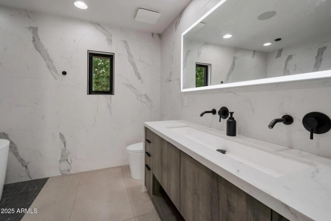 Real Estate Picture 24