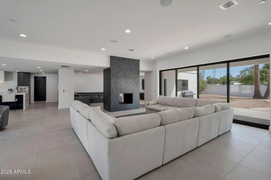 Real Estate Picture 5