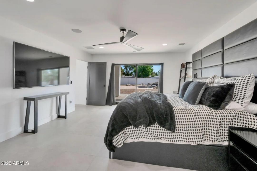 Real Estate Picture 18