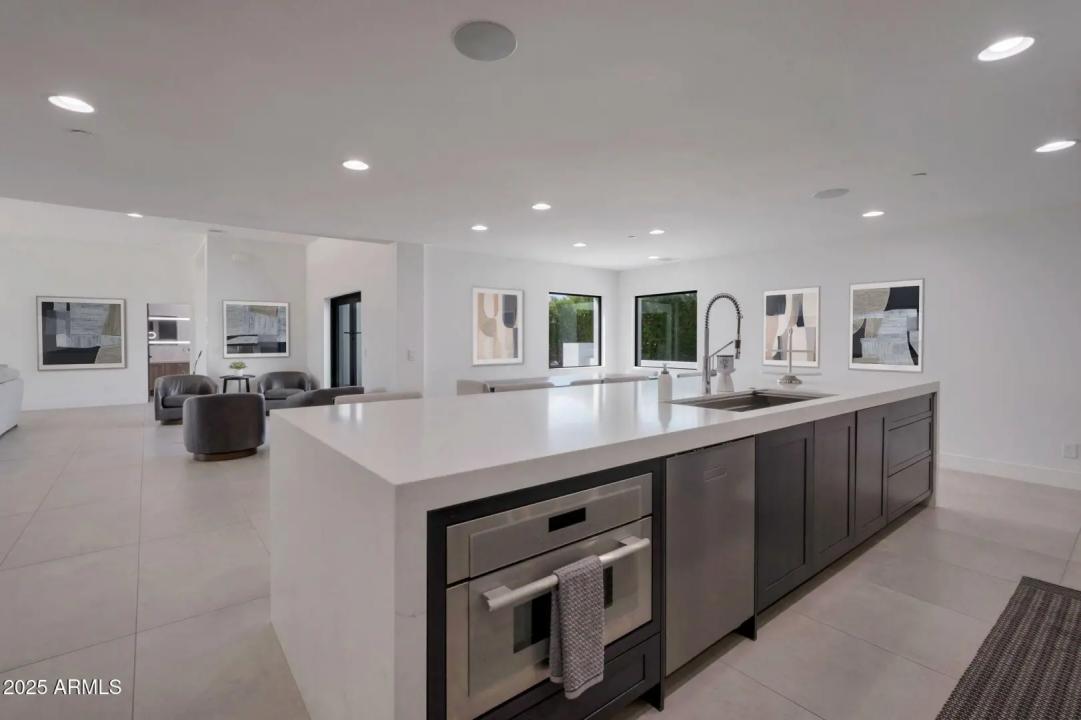 Real Estate Picture 11