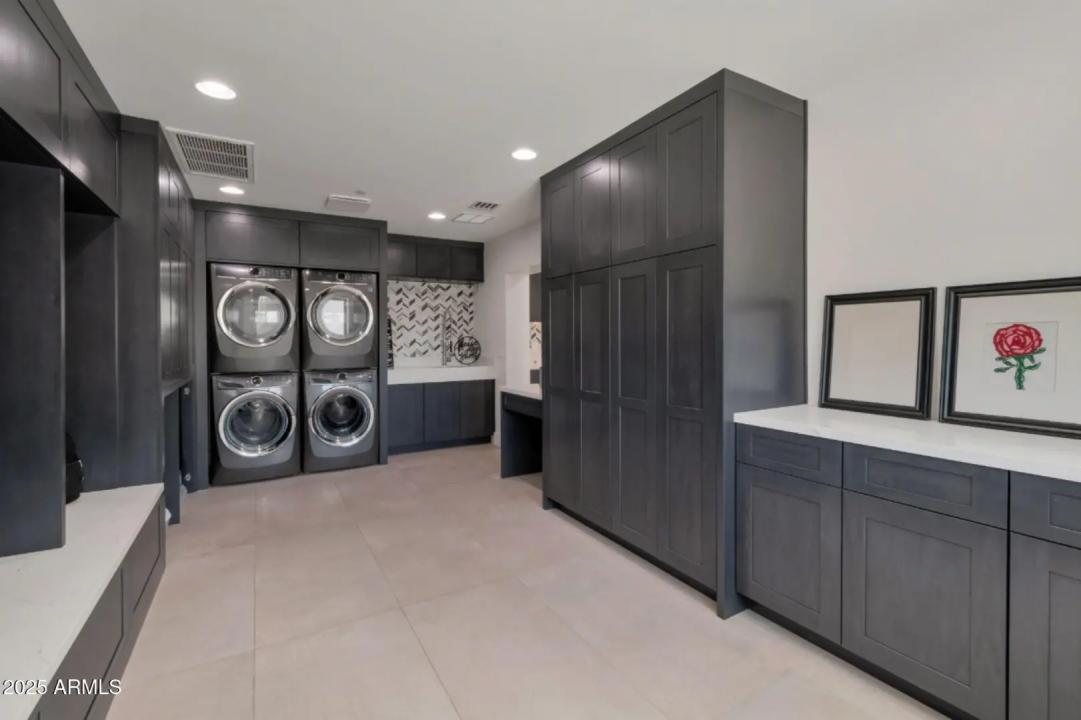 Real Estate Picture 14