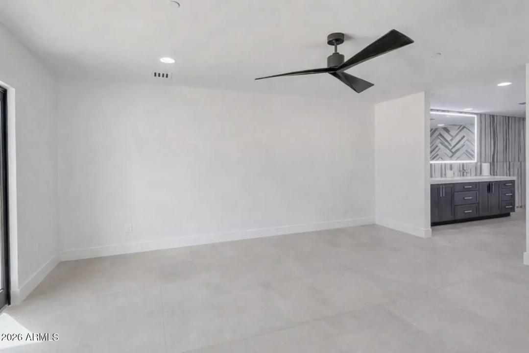 Real Estate Picture 12