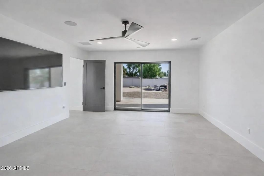 Real Estate Picture 14