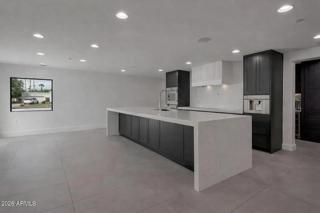 Real Estate Picture 8