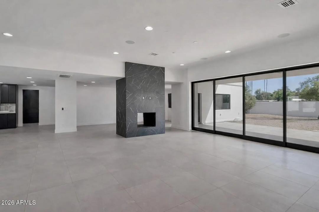 Real Estate Picture 18