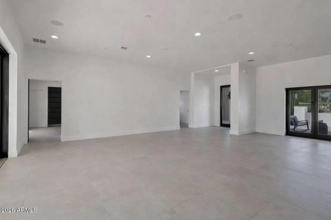 Real Estate Picture 4