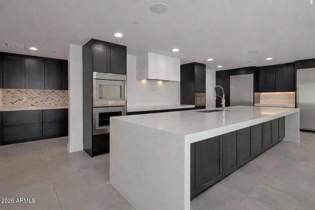 Real Estate Picture 16