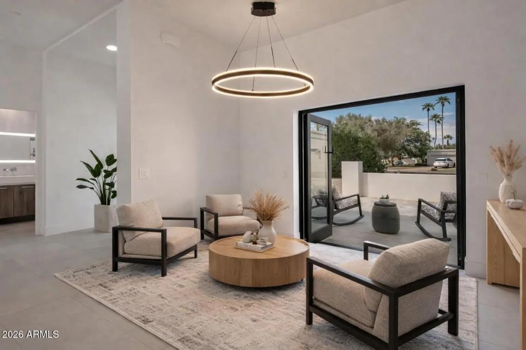 Real Estate Picture 7