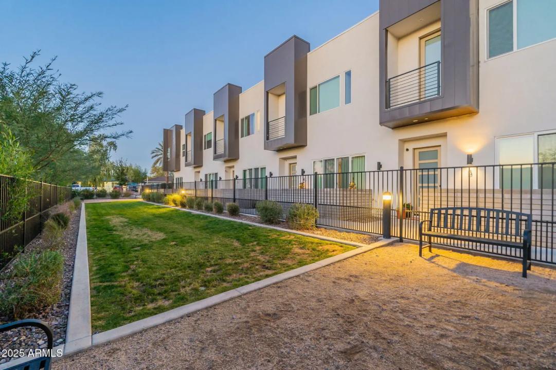 Real Estate Picture 33