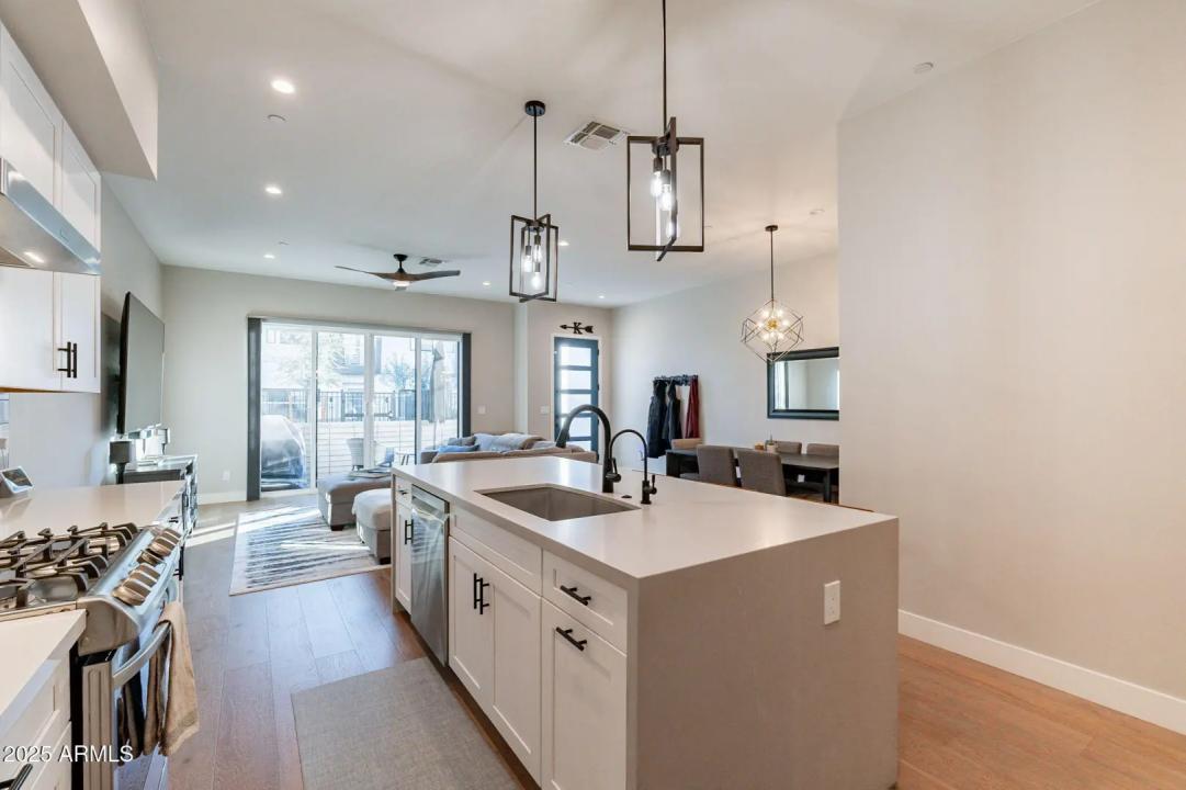 Real Estate Picture 11