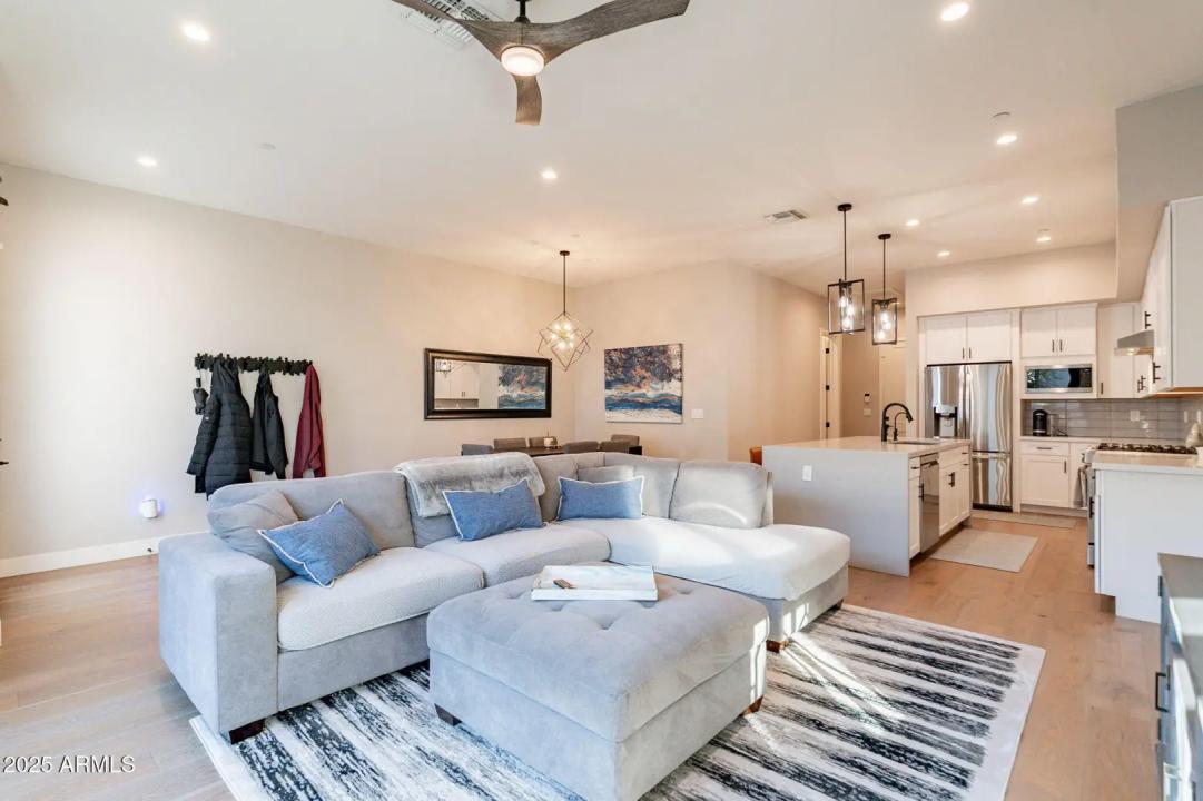 Real Estate Picture 7