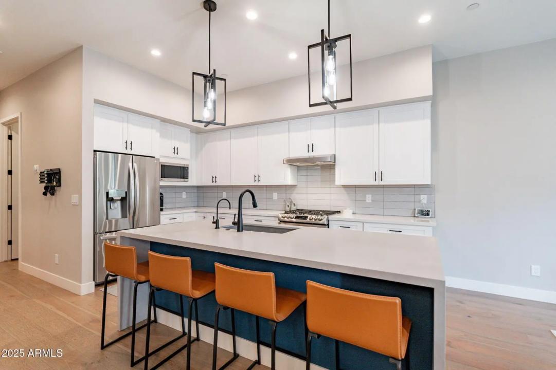 Real Estate Picture 9