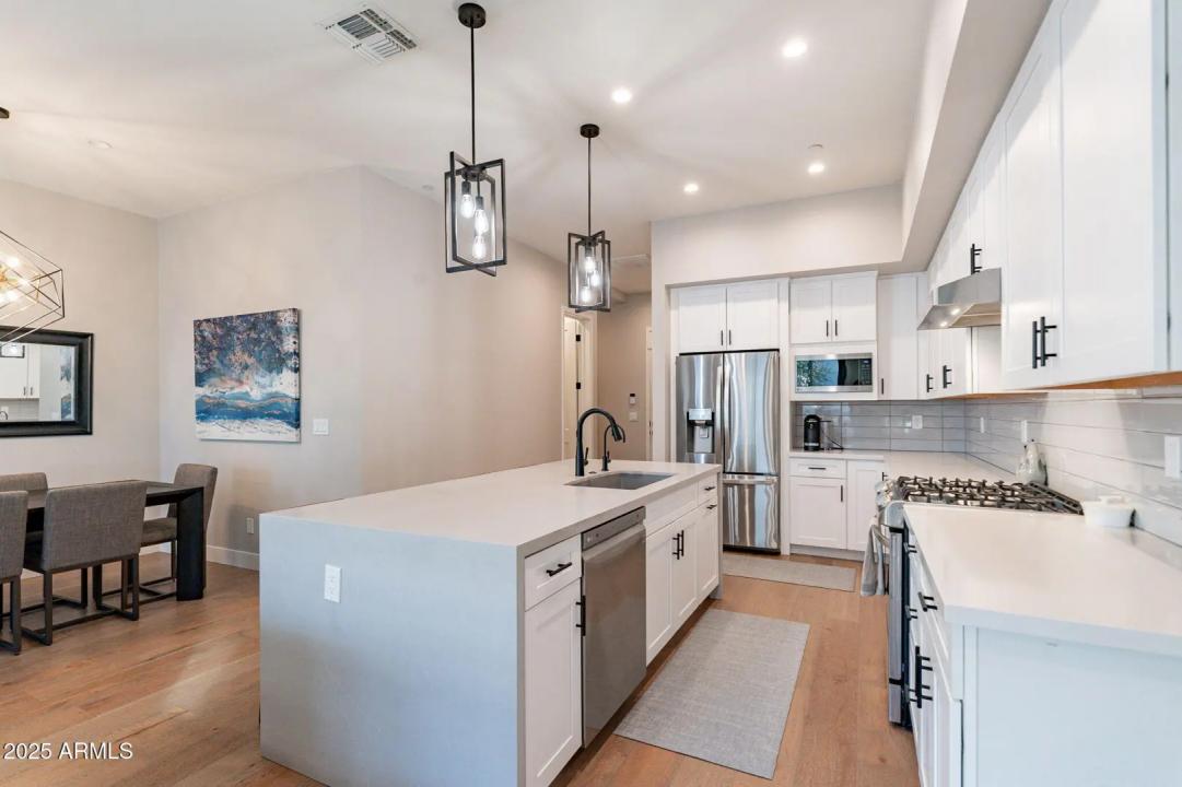 Real Estate Picture 10