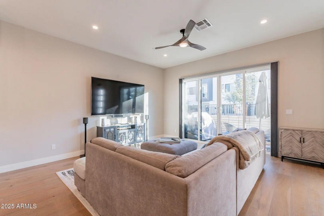 Real Estate Picture 5