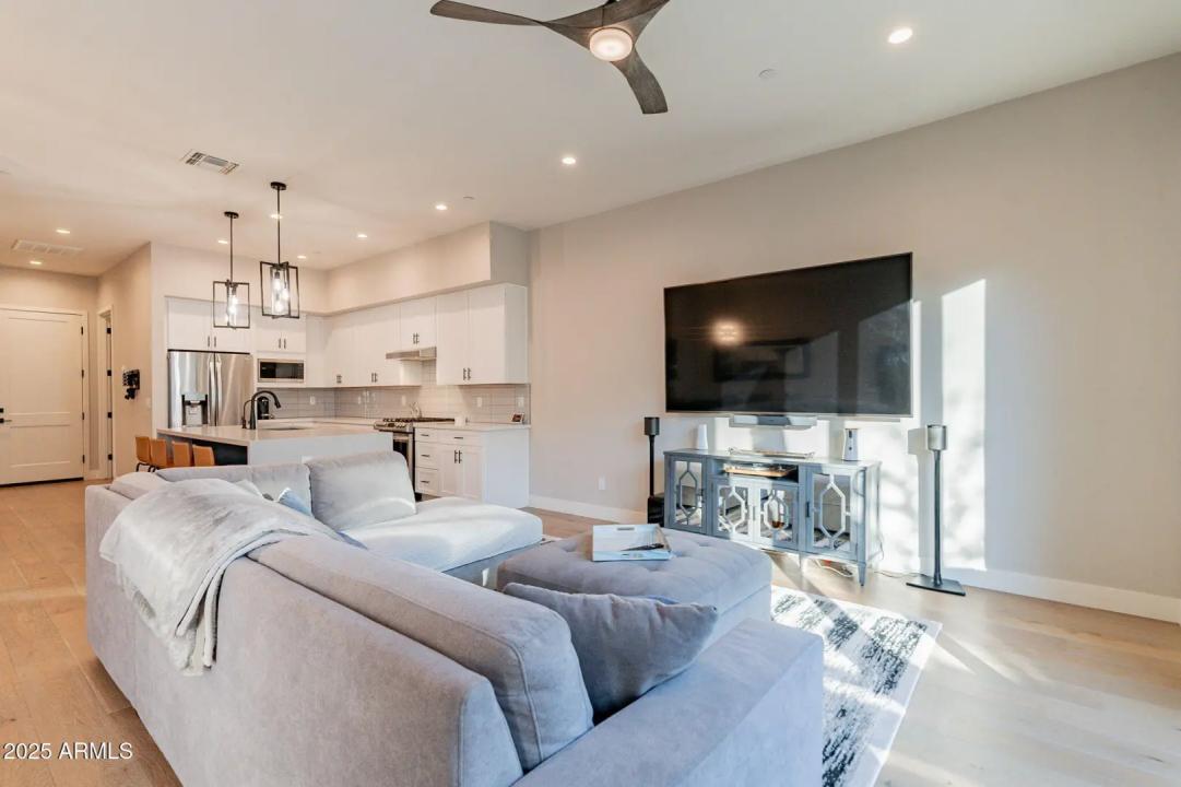 Real Estate Picture 4